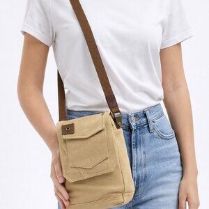 Vagarant 8 in Canvas Shoulder Bag C93 Khaki